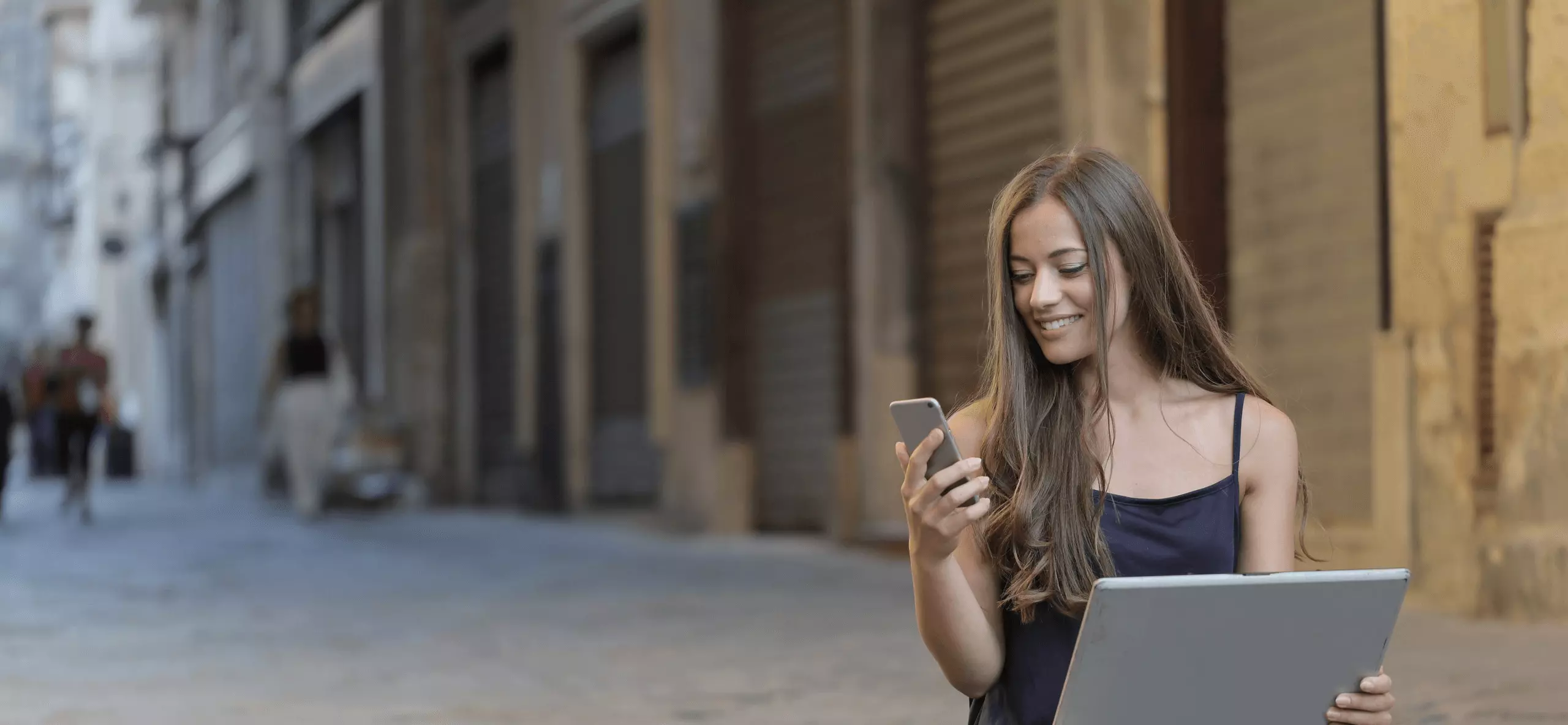 Kariera - Homely Estates - Biuro Nieruchomości - Zdjęcie w tle - Agent nieruchomości