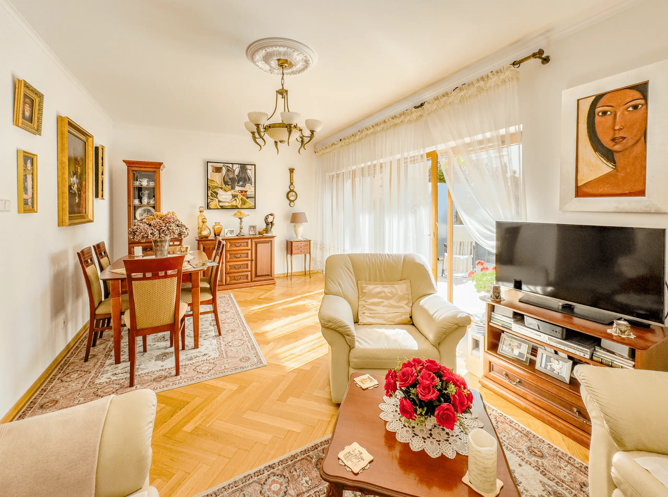 Homely Estates - Biuro Nieruchomości - Zdjęcie Nieruchomości - Biały Kamień 8E:13 - Salon